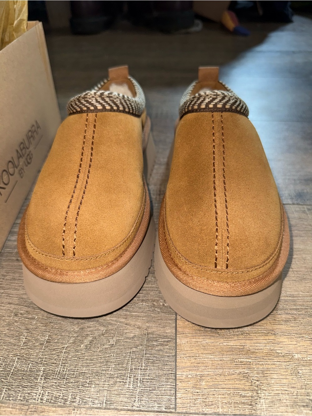 Sz 6 Koolaburra by UGG Platform Mule - Chestnut